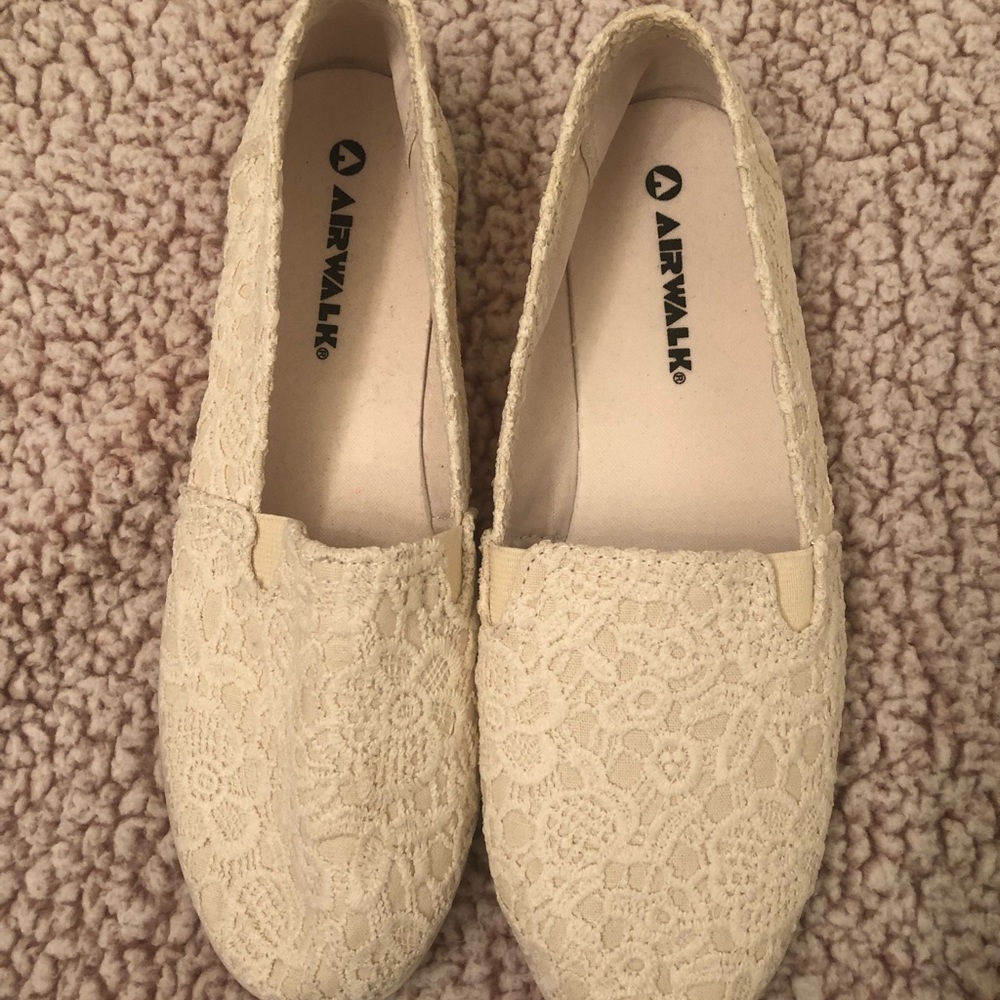 Airwalk White lace flats